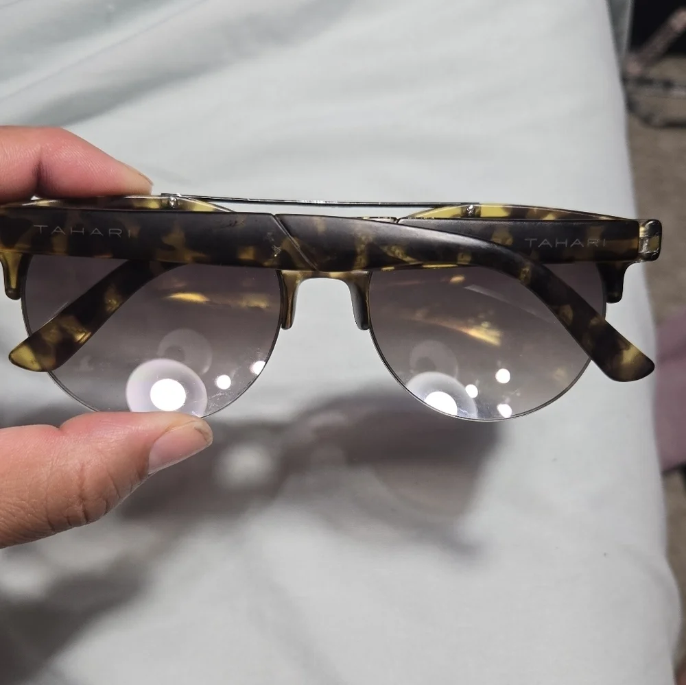 Women's Tahari Sunglasses Tortouse Trim